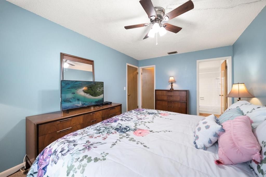 На продажу: $165,000 (2 спален, 2 ванн, 900 Квадратных фут)