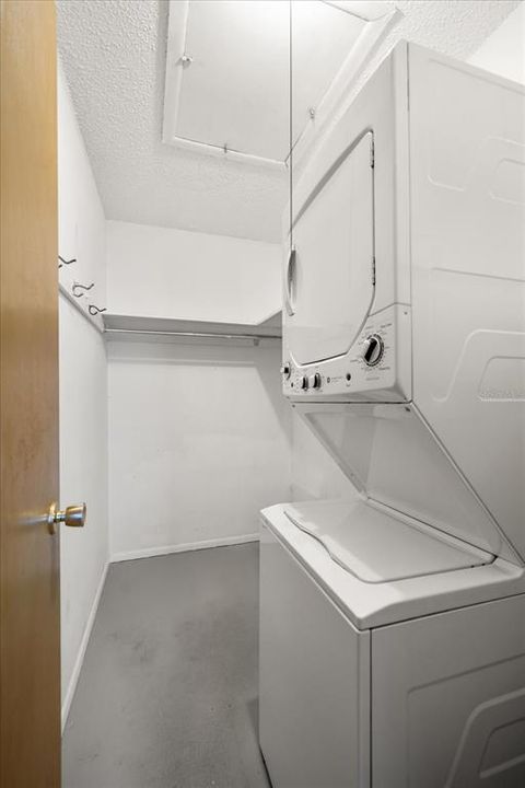 На продажу: $165,000 (2 спален, 2 ванн, 900 Квадратных фут)