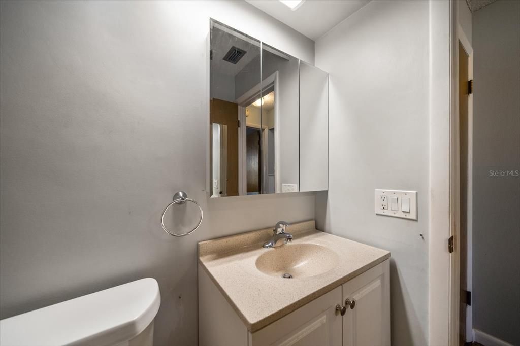 На продажу: $165,000 (2 спален, 2 ванн, 900 Квадратных фут)