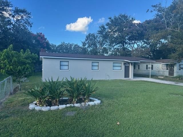 Active With Contract: $289,000 (3 beds, 2 baths, 910 Square Feet)