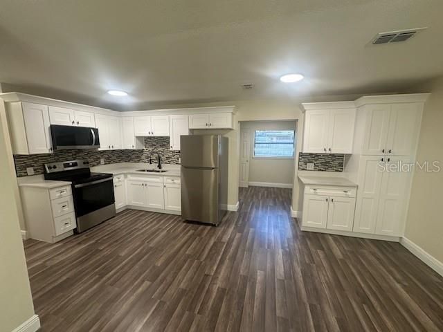 Active With Contract: $289,000 (3 beds, 2 baths, 910 Square Feet)