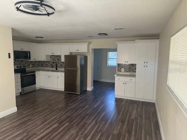 Active With Contract: $289,000 (3 beds, 2 baths, 910 Square Feet)