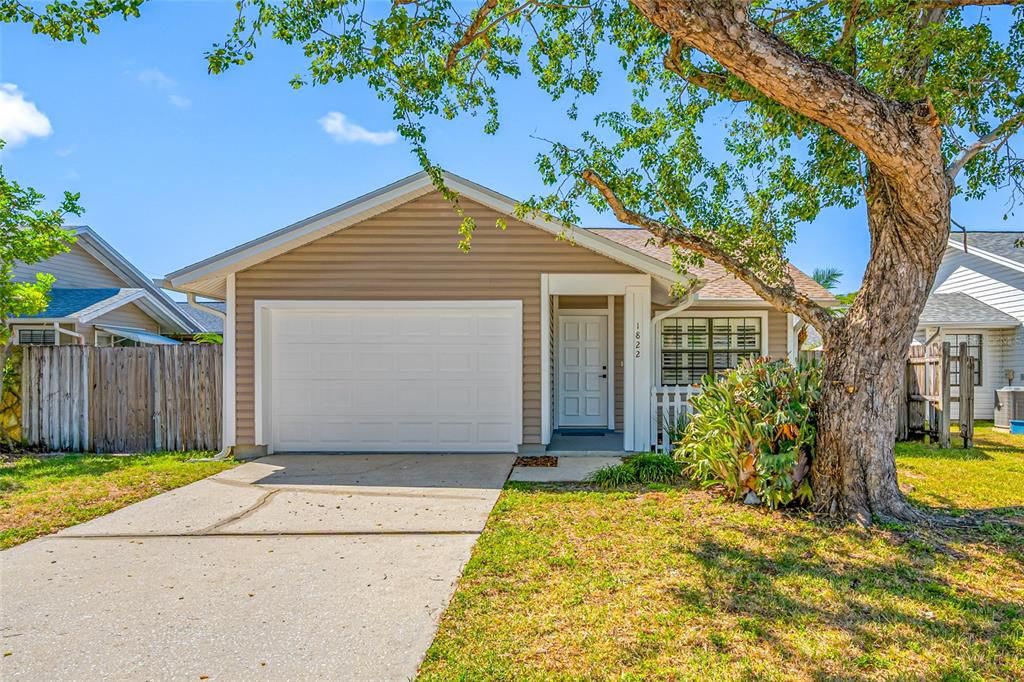 最近售出: $329,000 (2 贝兹, 1 浴室, 1005 平方英尺)