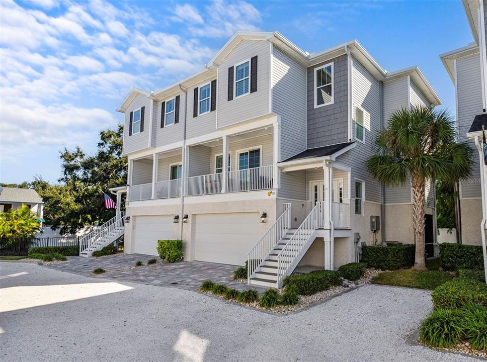 For Sale: $960,000 (4 beds, 3 baths, 2415 Square Feet)