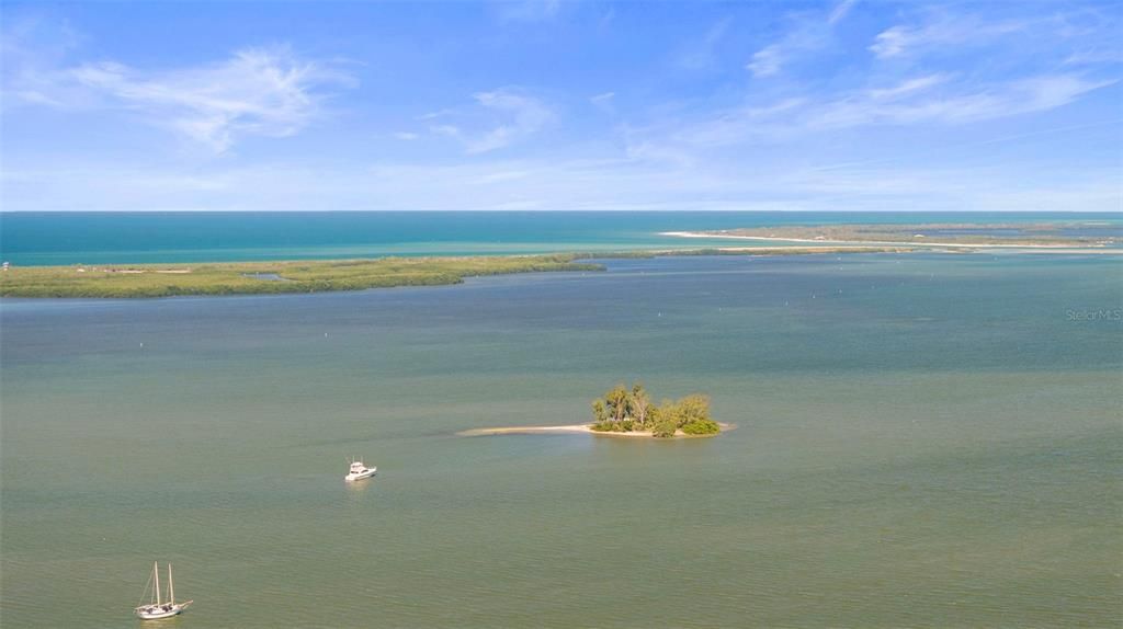 For Sale: $960,000 (4 beds, 3 baths, 2415 Square Feet)