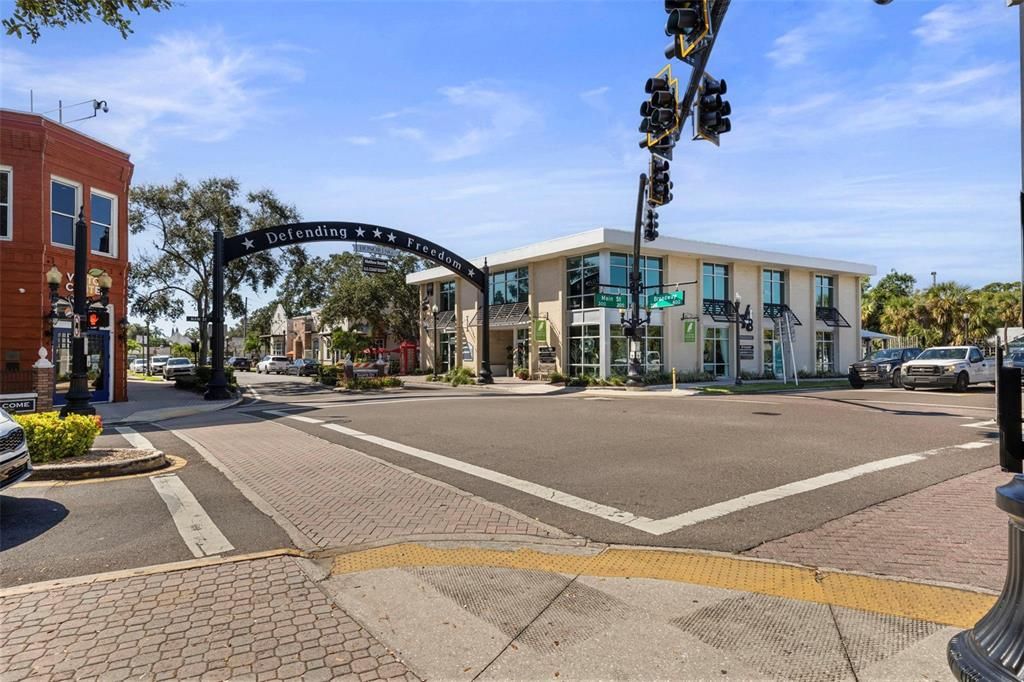 For Sale: $960,000 (4 beds, 3 baths, 2415 Square Feet)