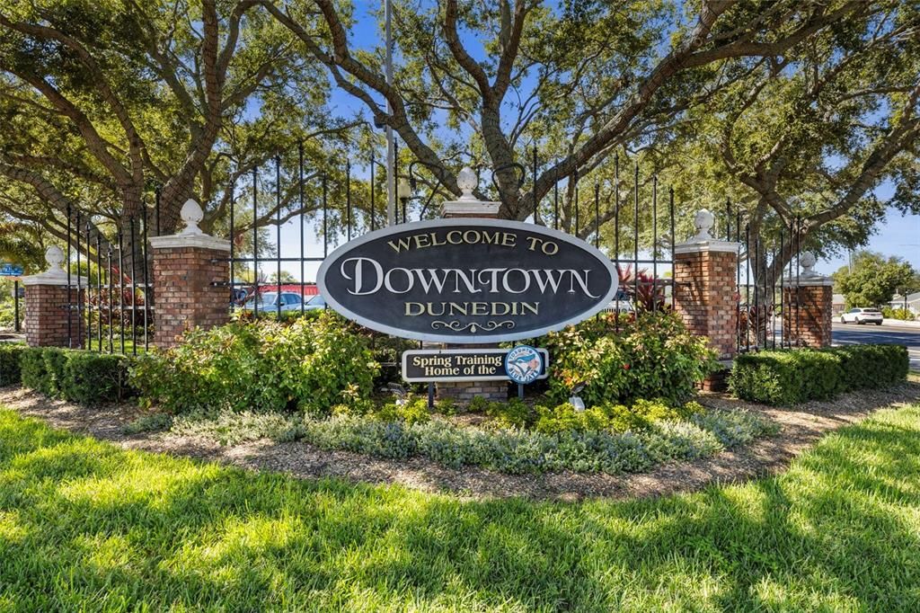 For Sale: $960,000 (4 beds, 3 baths, 2415 Square Feet)