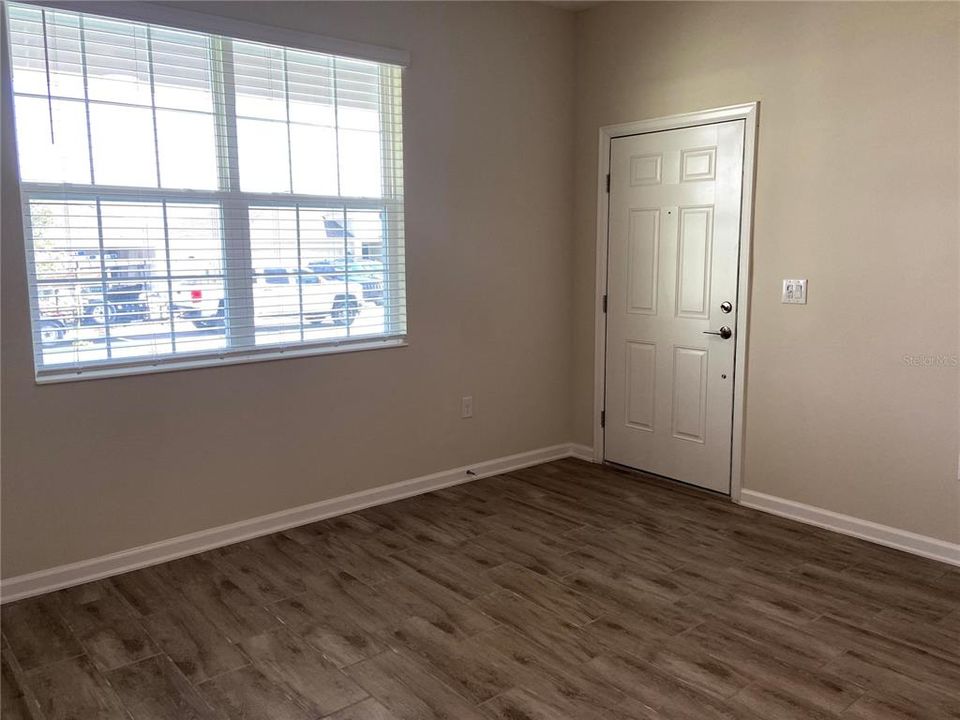 For Rent: $1,250 (1 beds, 1 baths, 500 Square Feet)