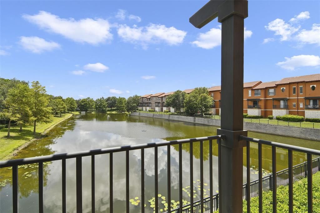 Activo con contrato: $264,900 (3 camas, 3 baños, 1678 Pies cuadrados)