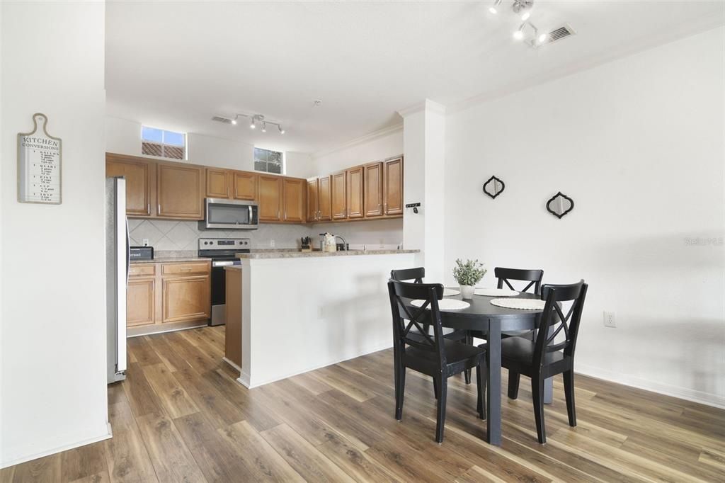 Activo con contrato: $264,900 (3 camas, 3 baños, 1678 Pies cuadrados)