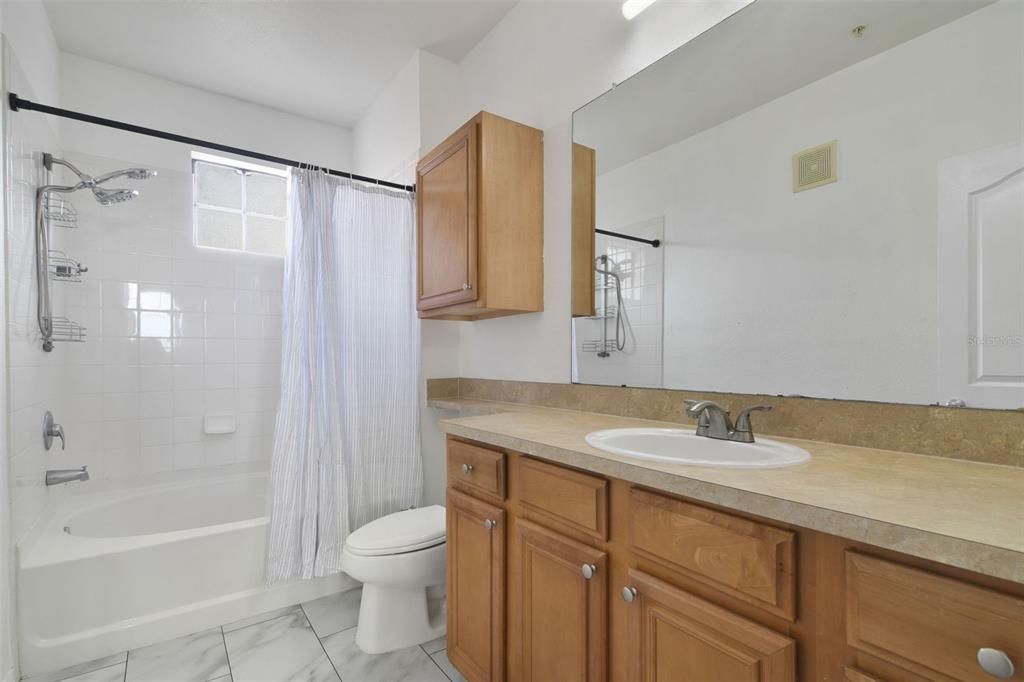 Activo con contrato: $264,900 (3 camas, 3 baños, 1678 Pies cuadrados)