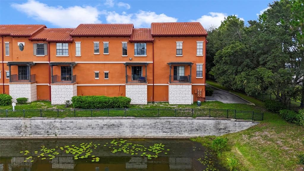 Activo con contrato: $264,900 (3 camas, 3 baños, 1678 Pies cuadrados)