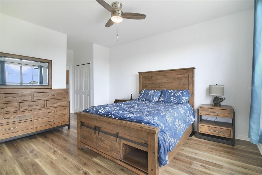 Activo con contrato: $264,900 (3 camas, 3 baños, 1678 Pies cuadrados)