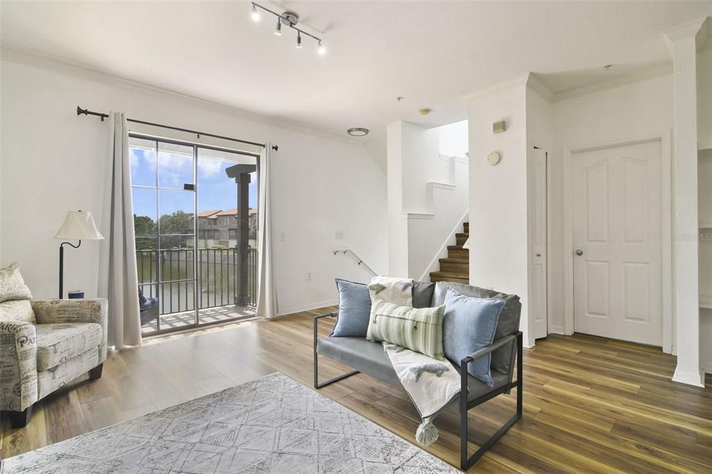 Activo con contrato: $264,900 (3 camas, 3 baños, 1678 Pies cuadrados)