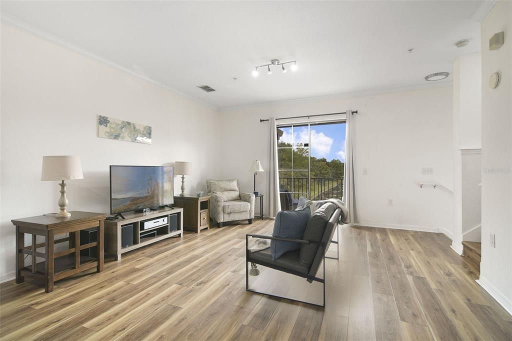 Activo con contrato: $264,900 (3 camas, 3 baños, 1678 Pies cuadrados)