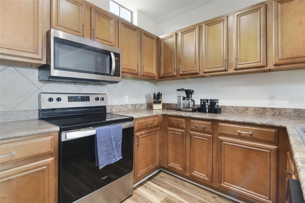 Activo con contrato: $264,900 (3 camas, 3 baños, 1678 Pies cuadrados)