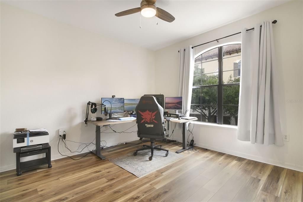 Activo con contrato: $264,900 (3 camas, 3 baños, 1678 Pies cuadrados)