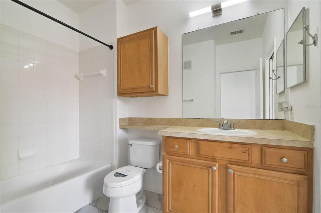 Activo con contrato: $264,900 (3 camas, 3 baños, 1678 Pies cuadrados)