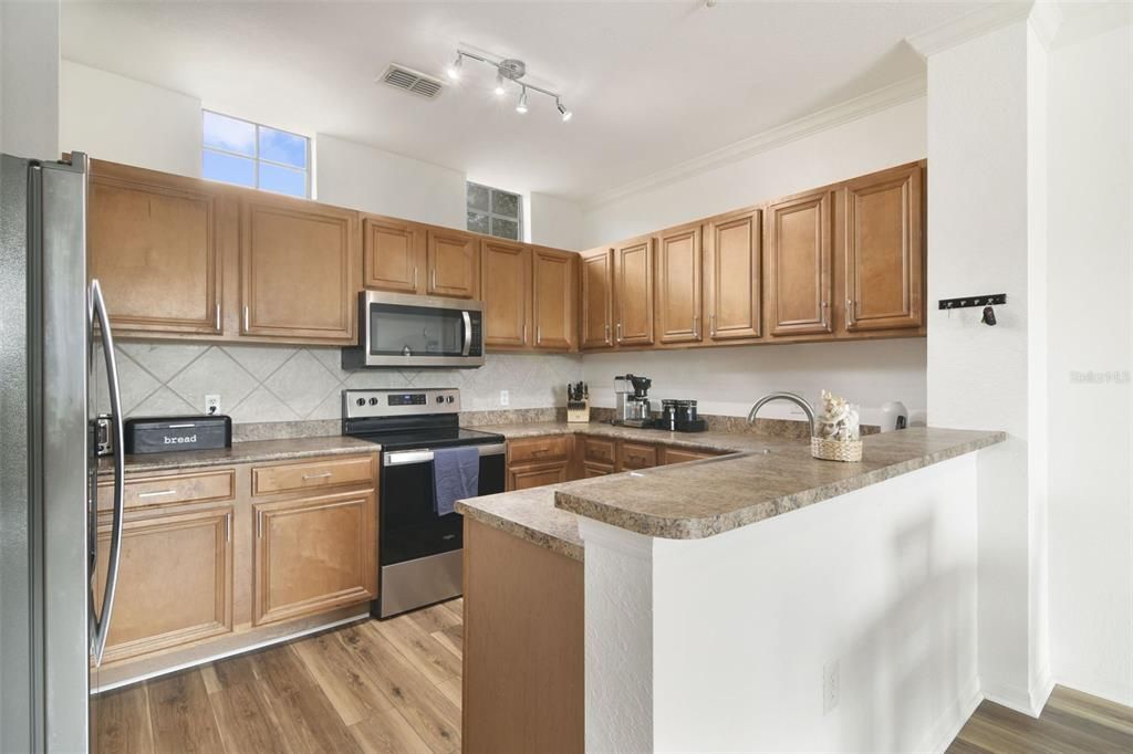 Activo con contrato: $264,900 (3 camas, 3 baños, 1678 Pies cuadrados)