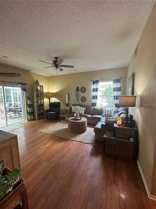 На продажу: $605,000 (4 спален, 2 ванн, 2320 Квадратных фут)