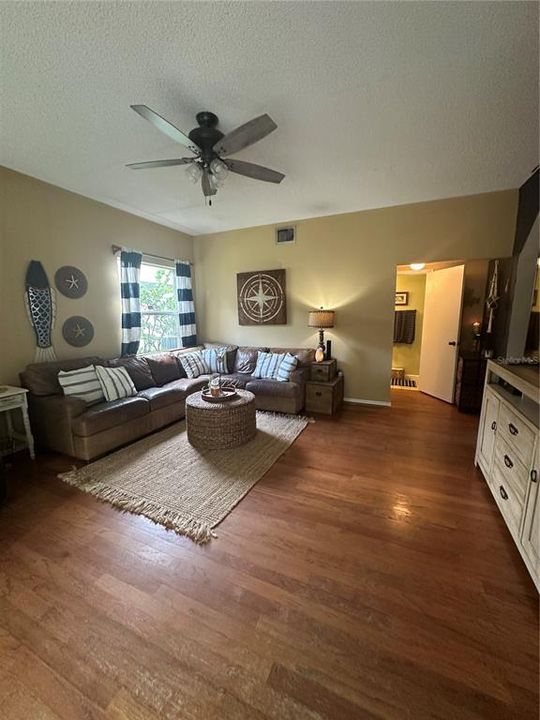 На продажу: $605,000 (4 спален, 2 ванн, 2320 Квадратных фут)