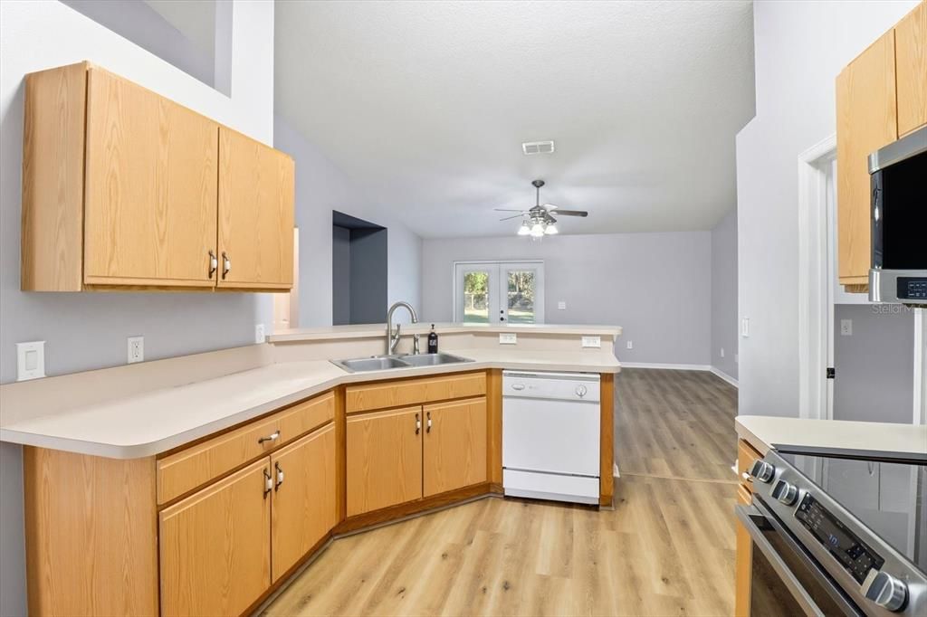 En Venta: $374,900 (3 camas, 2 baños, 1659 Pies cuadrados)