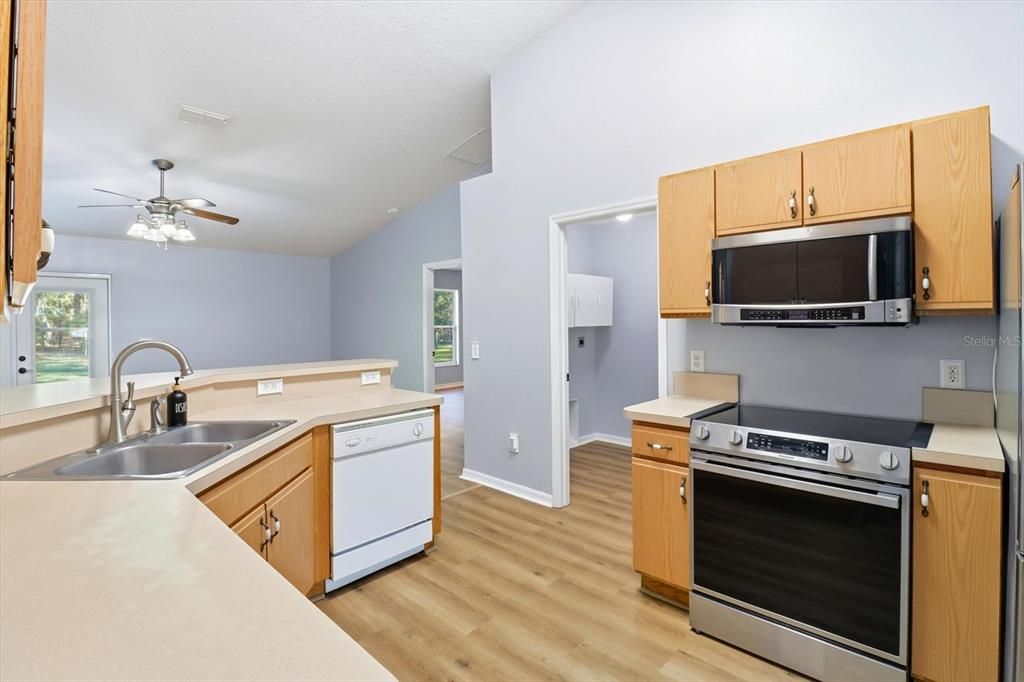 En Venta: $374,900 (3 camas, 2 baños, 1659 Pies cuadrados)