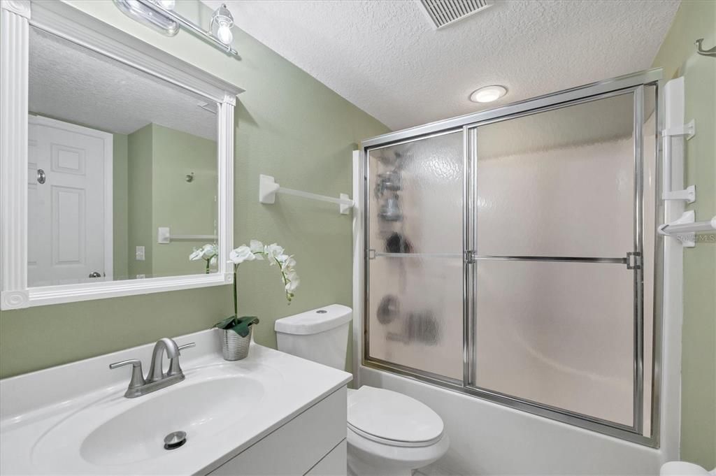 For Sale: $190,000 (2 beds, 2 baths, 1230 Square Feet)