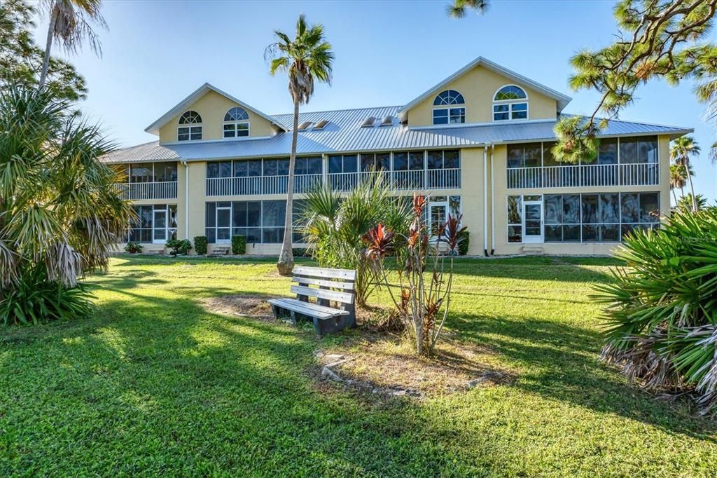 For Sale: $190,000 (2 beds, 2 baths, 1230 Square Feet)