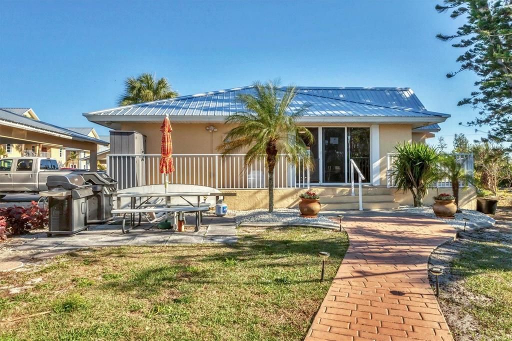 For Sale: $190,000 (2 beds, 2 baths, 1230 Square Feet)