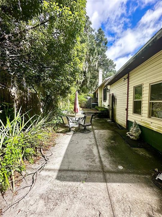 For Rent: $1,799 (3 beds, 1 baths, 1300 Square Feet)