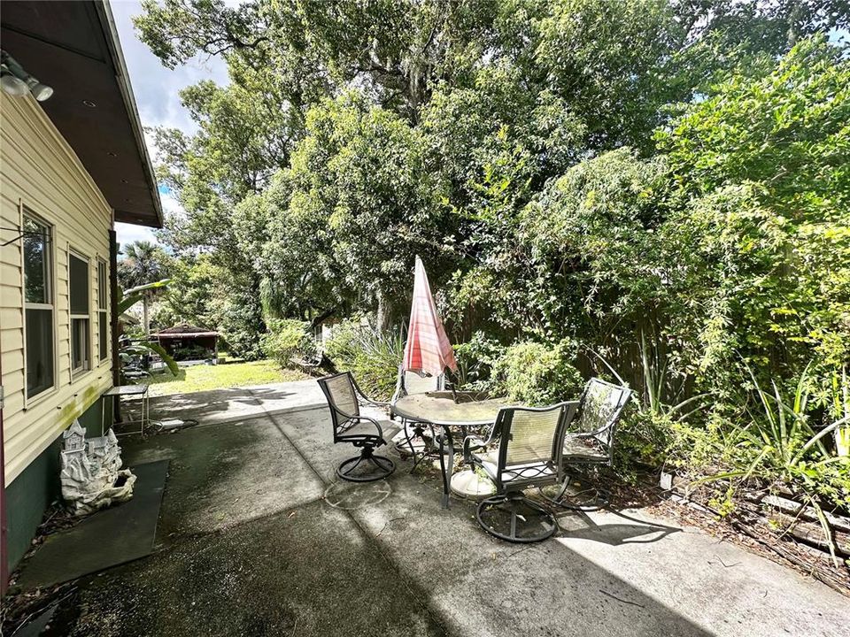 For Rent: $1,799 (3 beds, 1 baths, 1300 Square Feet)