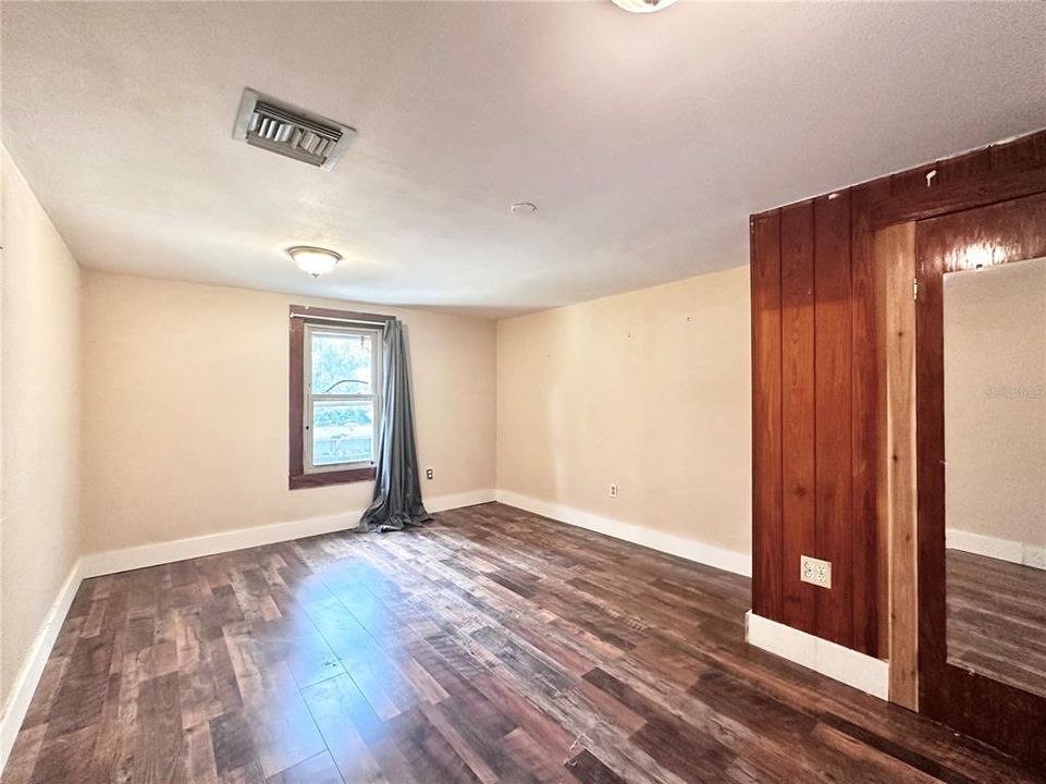 For Rent: $1,799 (3 beds, 1 baths, 1300 Square Feet)