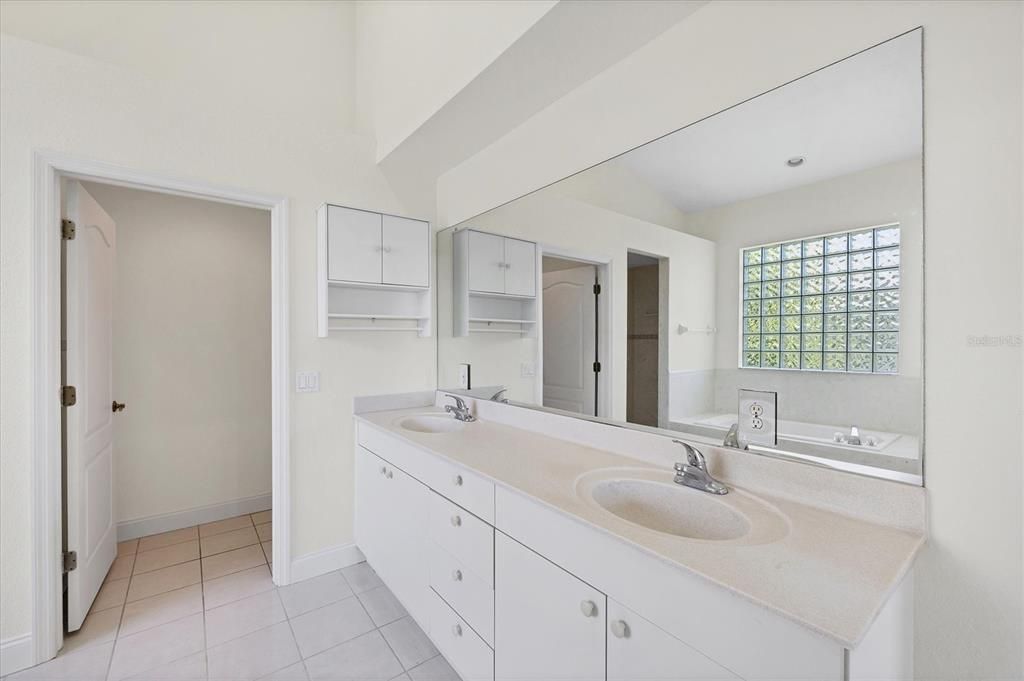 Под контрактом: $275,000 (3 спален, 2 ванн, 2287 Квадратных фут)