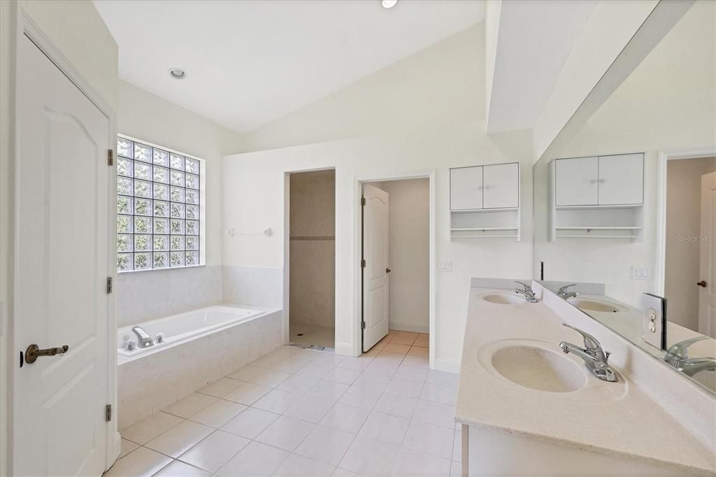 Под контрактом: $275,000 (3 спален, 2 ванн, 2287 Квадратных фут)