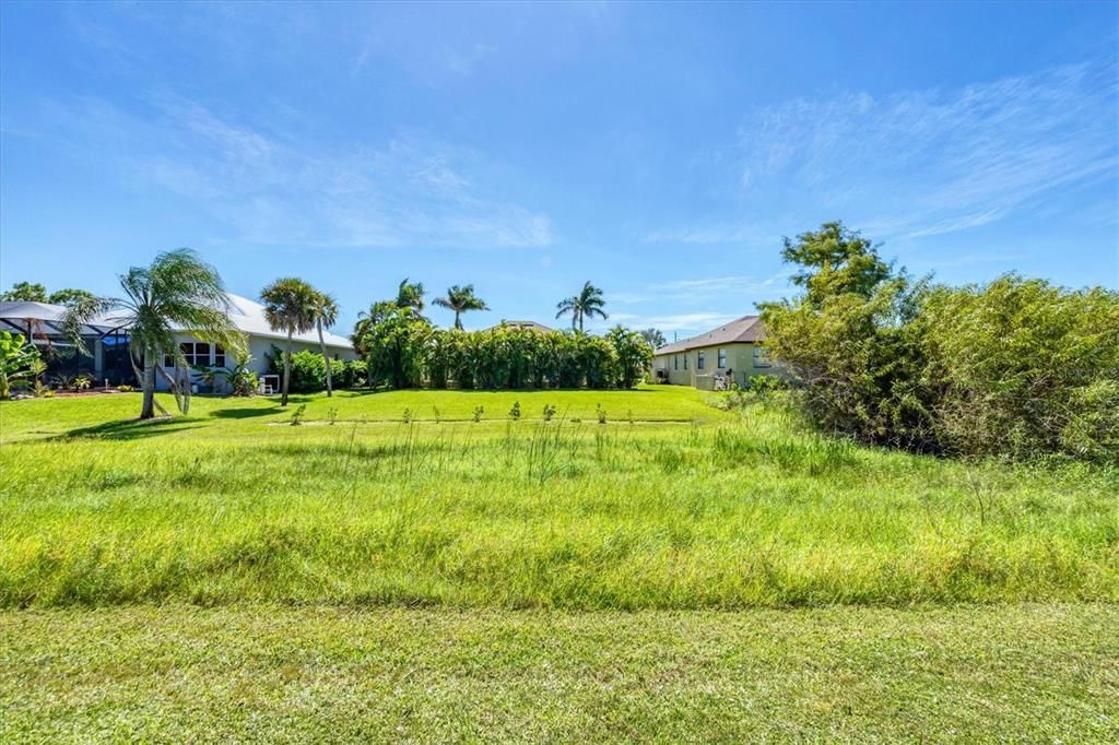 Под контрактом: $275,000 (3 спален, 2 ванн, 2287 Квадратных фут)