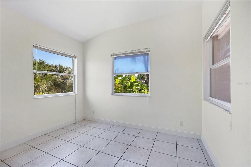 Под контрактом: $275,000 (3 спален, 2 ванн, 2287 Квадратных фут)