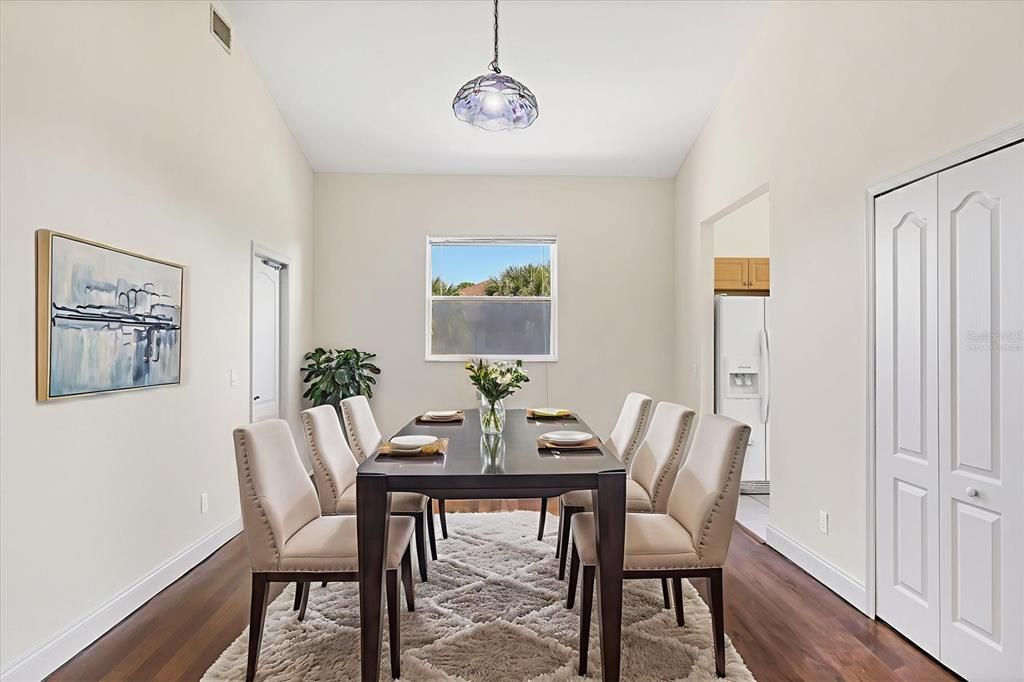 Под контрактом: $275,000 (3 спален, 2 ванн, 2287 Квадратных фут)