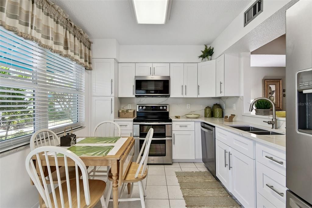 For Sale: $379,000 (2 beds, 2 baths, 1083 Square Feet)