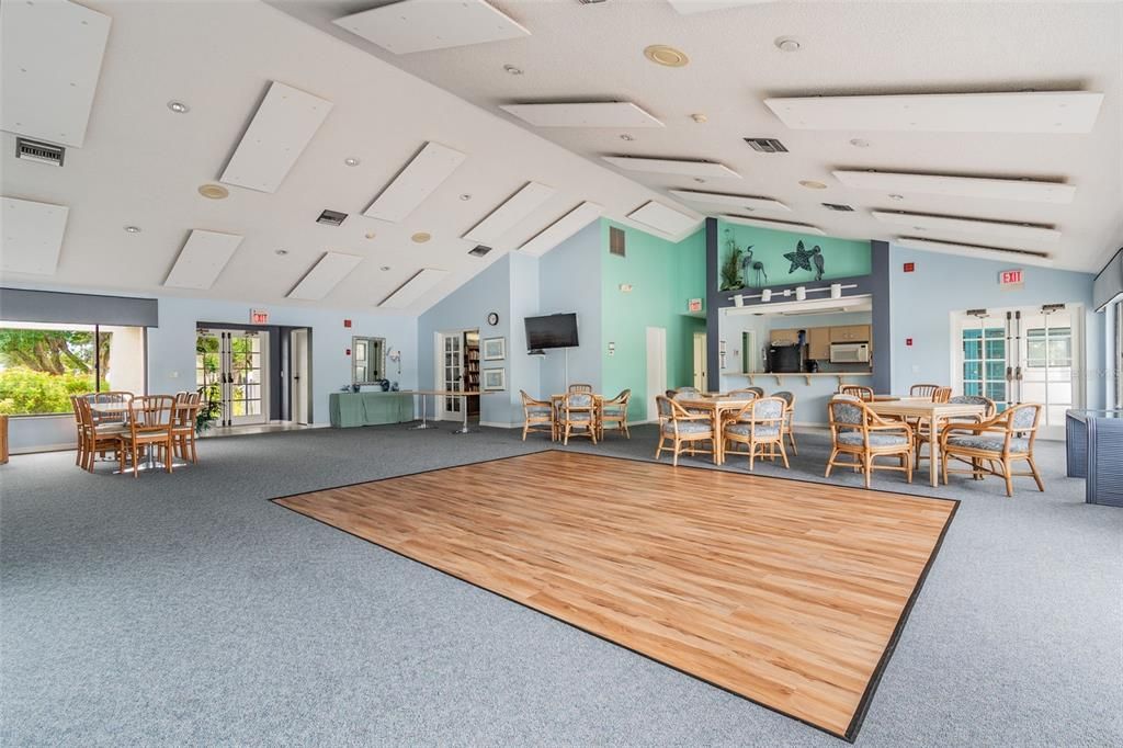 For Sale: $379,000 (2 beds, 2 baths, 1083 Square Feet)