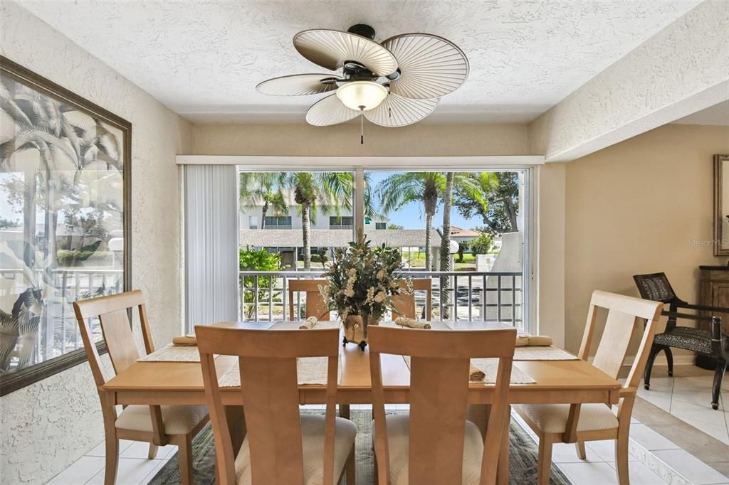 For Sale: $379,000 (2 beds, 2 baths, 1083 Square Feet)