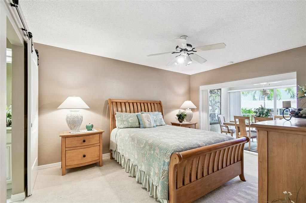 For Sale: $379,000 (2 beds, 2 baths, 1083 Square Feet)