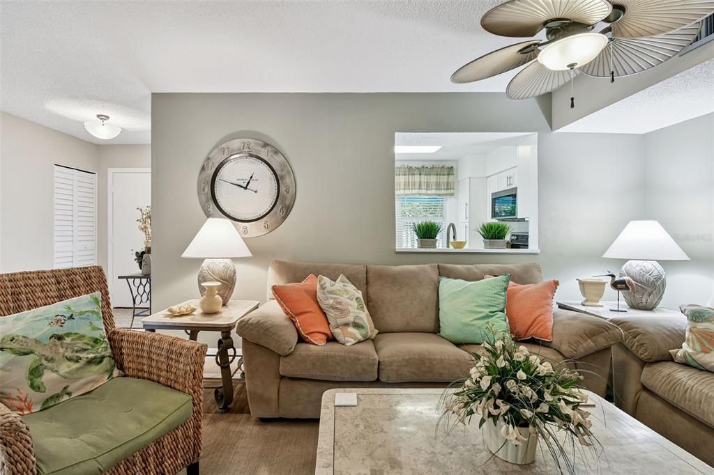 For Sale: $379,000 (2 beds, 2 baths, 1083 Square Feet)