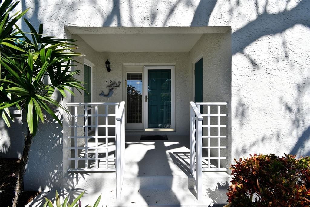 For Sale: $379,000 (2 beds, 2 baths, 1083 Square Feet)