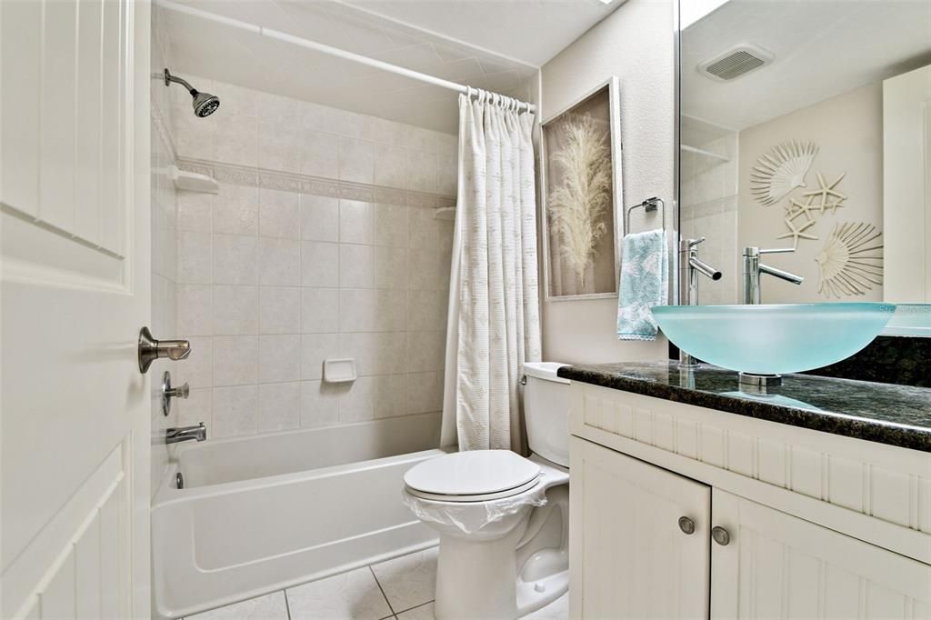 For Sale: $379,000 (2 beds, 2 baths, 1083 Square Feet)