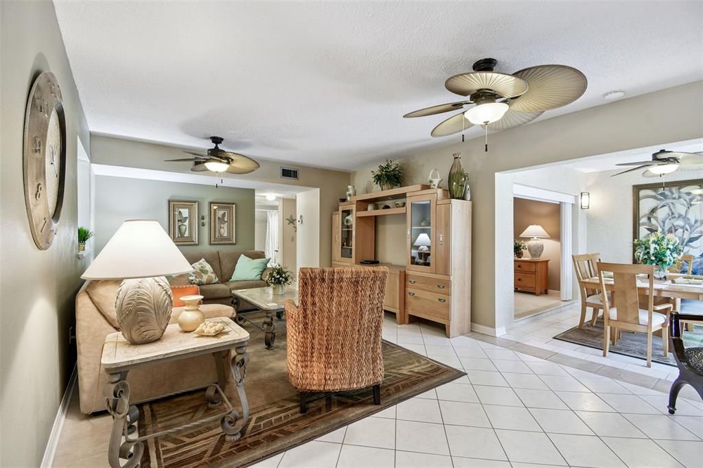 For Sale: $379,000 (2 beds, 2 baths, 1083 Square Feet)