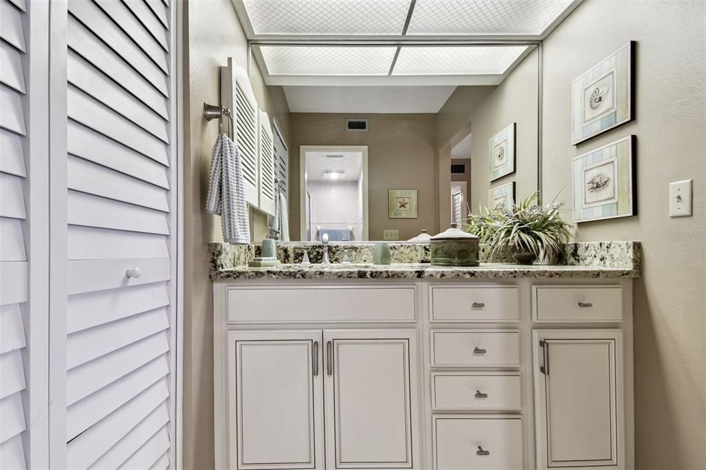 For Sale: $379,000 (2 beds, 2 baths, 1083 Square Feet)