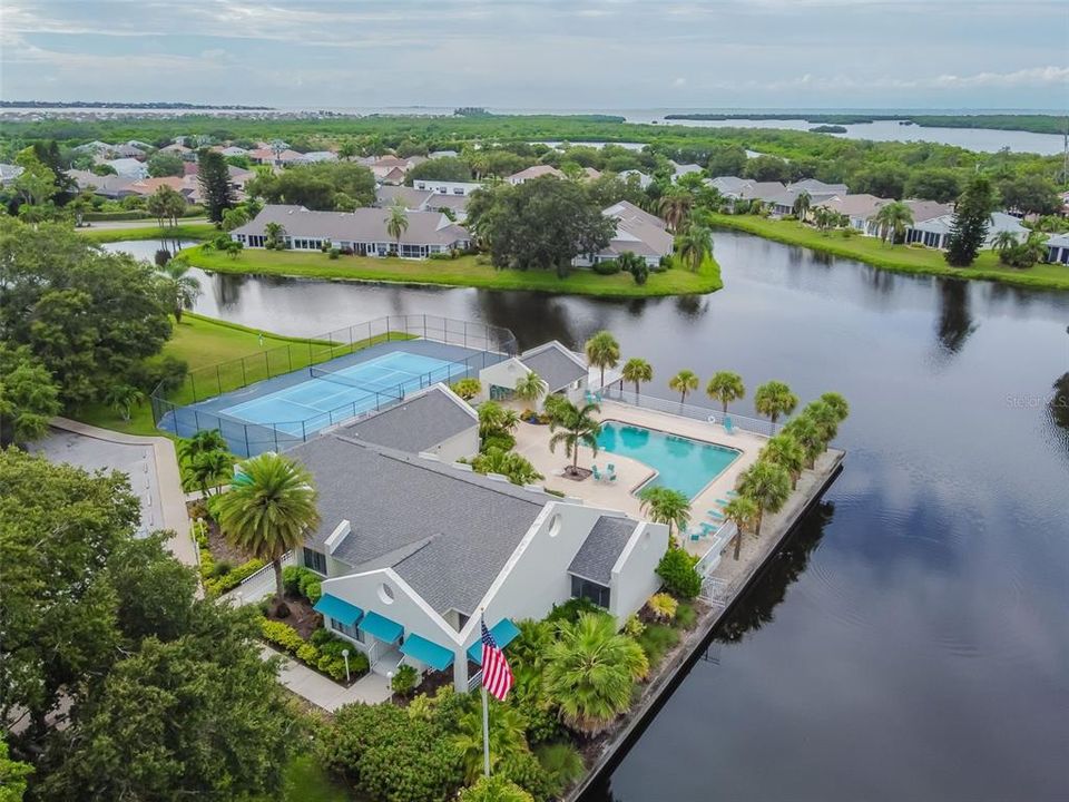 For Sale: $379,000 (2 beds, 2 baths, 1083 Square Feet)