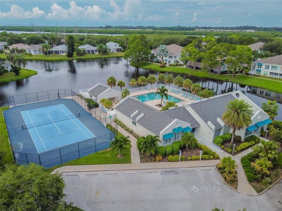 For Sale: $379,000 (2 beds, 2 baths, 1083 Square Feet)