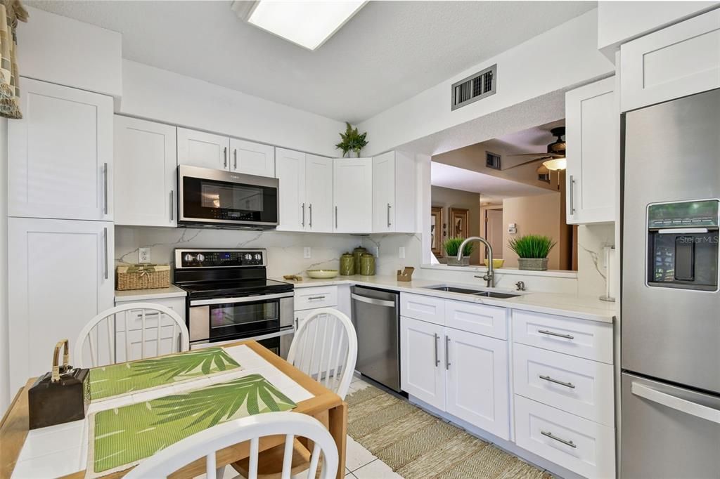 For Sale: $379,000 (2 beds, 2 baths, 1083 Square Feet)